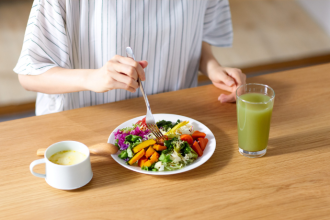 Alexandre Costa Pedrosa analisa como os hábitos alimentares influenciam o funcionamento do cérebro e o desempenho cognitivo ao longo do dia.